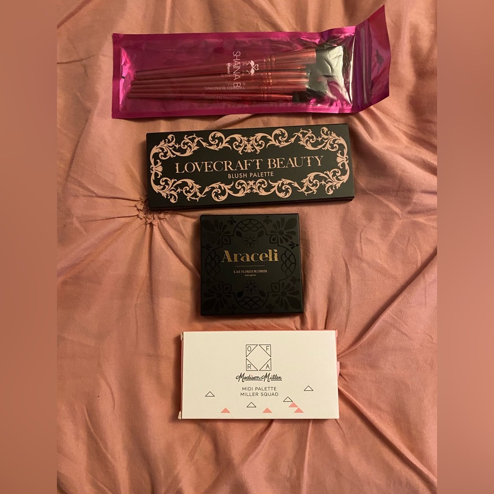 Blush palette, Eye palette, Brush,